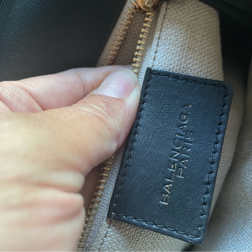 Balenciaga Black Leather Bag with Gold Zipper - Picture 5 of 7